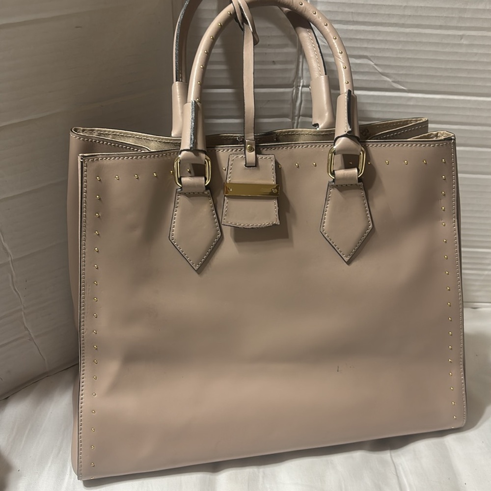 A Bellucci Beige Leather Women's satchel. Made in Italy. EUC